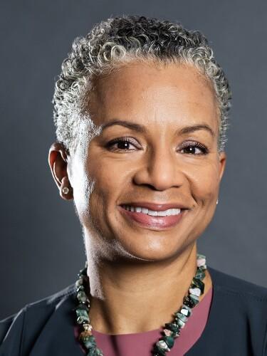 Adrienne King, photo 1