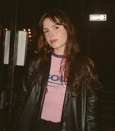 Caroline Mills, photo 1