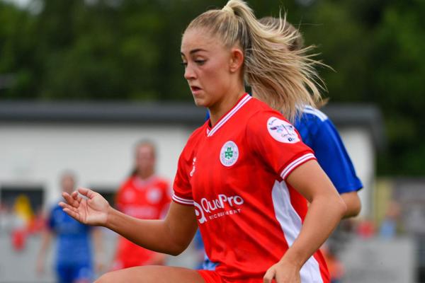 Danielle Maxwell, photo 1