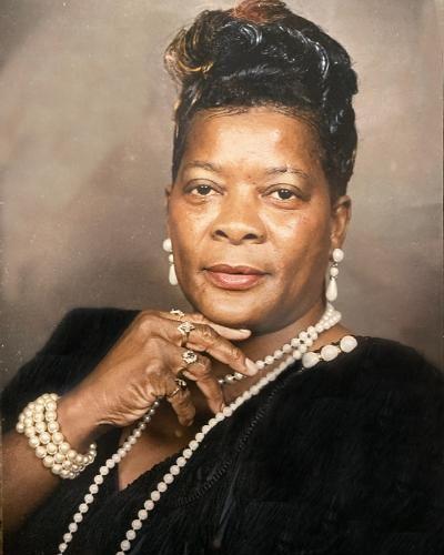 Maggie McClain, photo 2