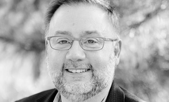 Dean Thompson, photo 1