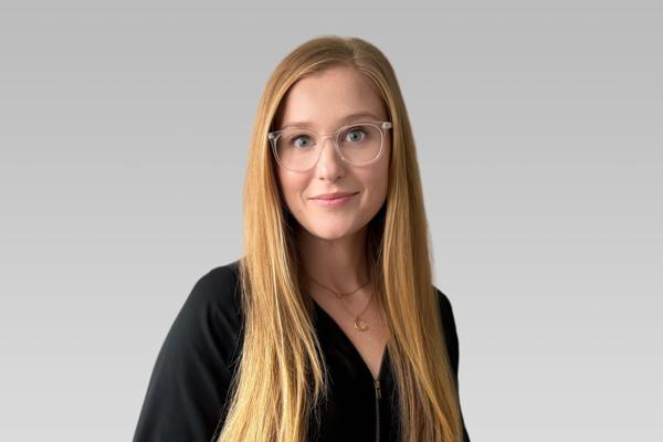 Selena Larson, photo 1