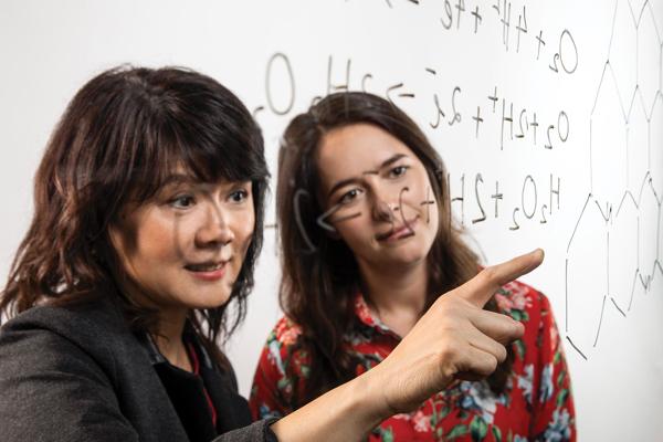 Emma Lovell, photo 1