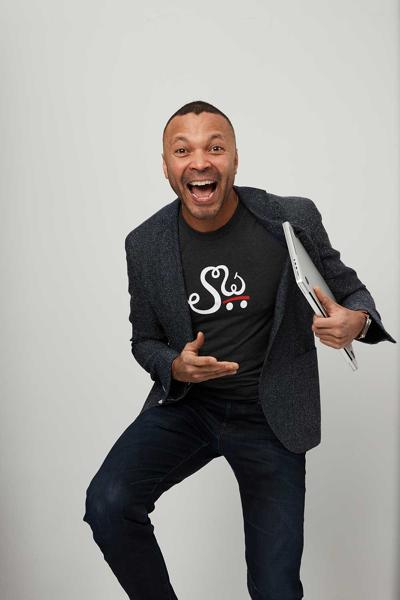 Elliot Moore, photo 1