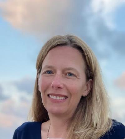 Elizabeth Miller, photo 2