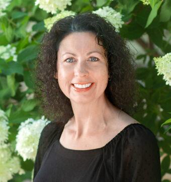 Stephanie Oakes, photo 1