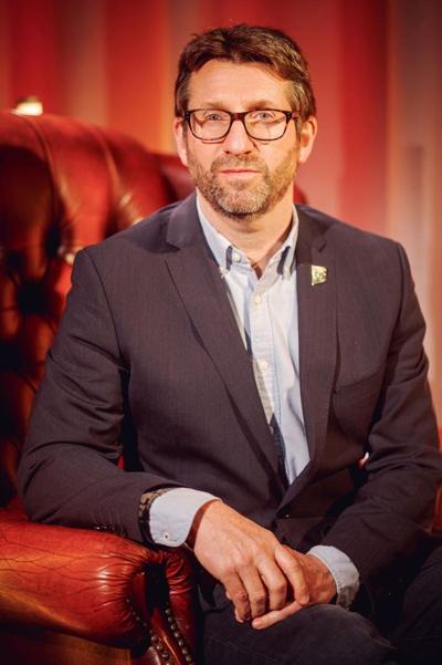 Des Dearlove, photo 2