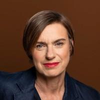 Sandra Lyall, photo 2