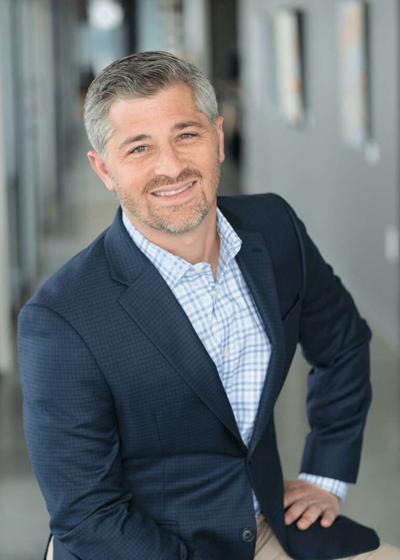 Adrian Sasine, photo 1