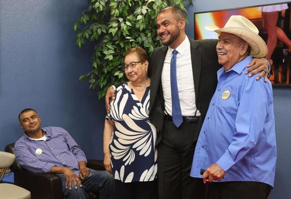 Robert "Bobby" Flores, photo 1