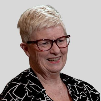 Lesley Hitchens, photo 1