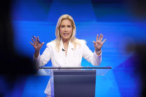 Donna Deegan, photo 2