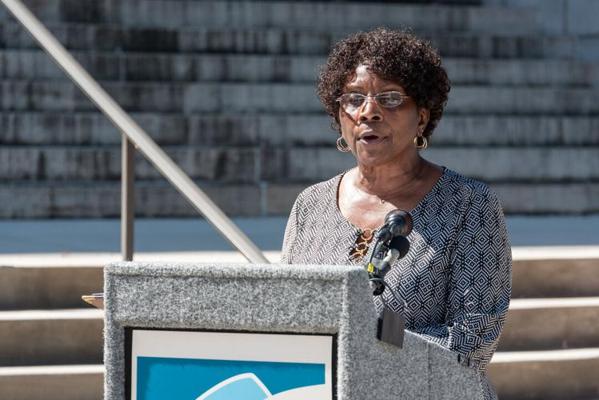 Annette Dow, photo 1