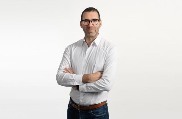 Alex McGuire, photo 1