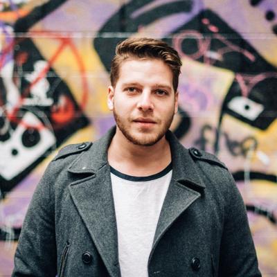 Aaron Dombey, photo 1