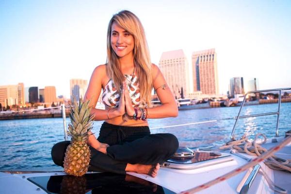 Larissa Miller, photo 1