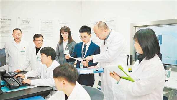 Xueping Huang, photo 1