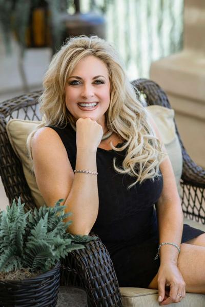 Angela Douglas, photo 1