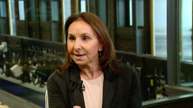 Liz Barrett, photo 2