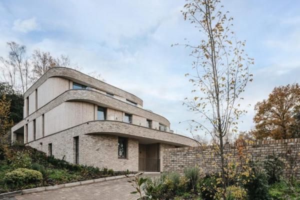 Oliver Bray, photo 2