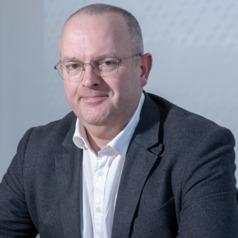 Simon Williams, photo 2