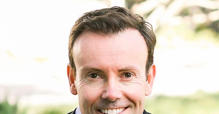 Simon Williams, photo 1