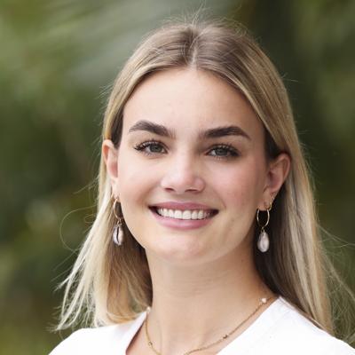 Olivia Scott, photo 1