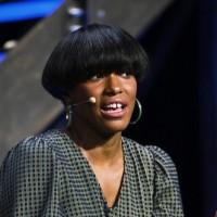 Simone Oliver, photo 2