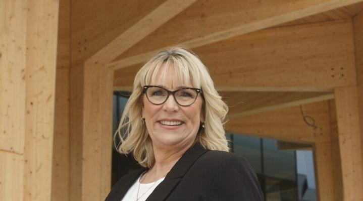 Debbie Crow, MOD, photo 2