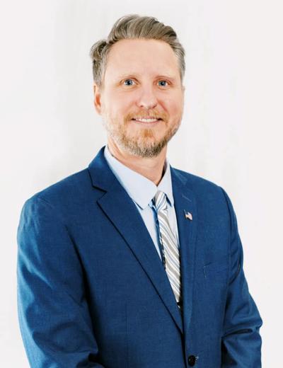 Brad Pointing, photo 1