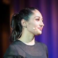 Ellie Moore, photo 2