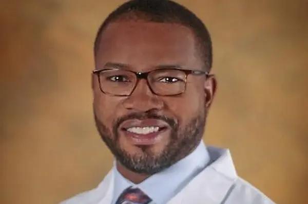 Derrick Hines, photo 2