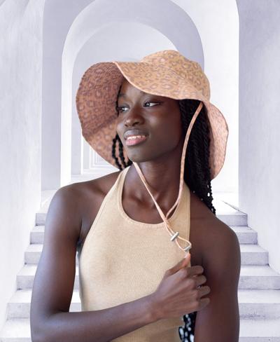 Alexa Adams, photo 1