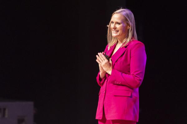 Beth Inglish, photo 1