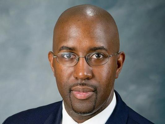 Oliver Myers, photo 1