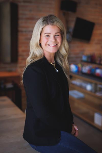 Holly Maloney, photo 1