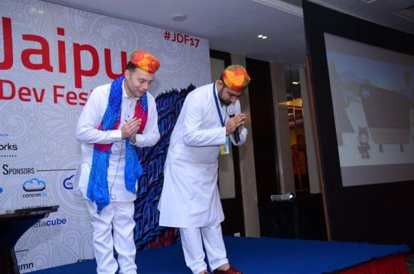 Evan Hollonds, photo 2