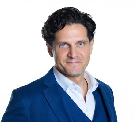 Stephen Scola, photo 1