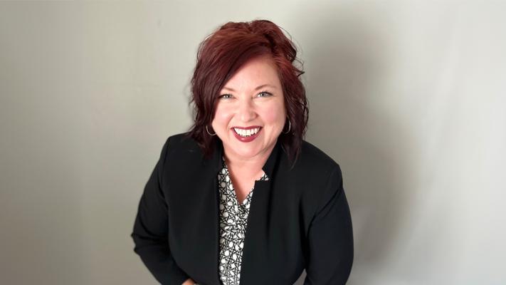 Kelly Armstrong, photo 1