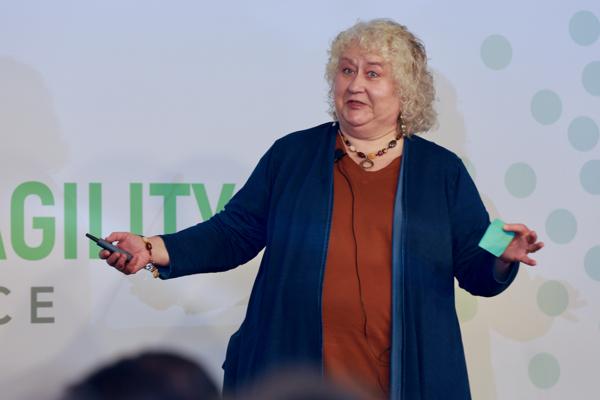 Laura Powers, photo 1