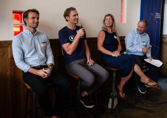 Mike Tucker, photo 1