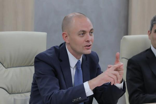 Miles Hansen, photo 2