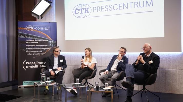 Lucie Winklerova, photo 2