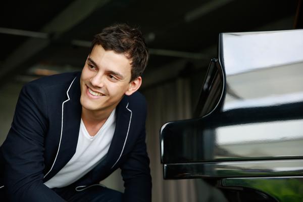 Aaron Goebel, photo 1