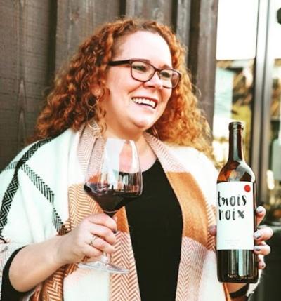 LAURA SIMONS, photo 2