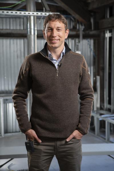 Kevin Albert, photo 2