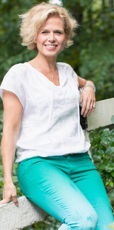 Charis Knight, photo 2