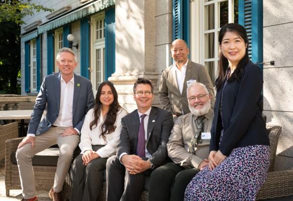 Dean Irvine, photo 2