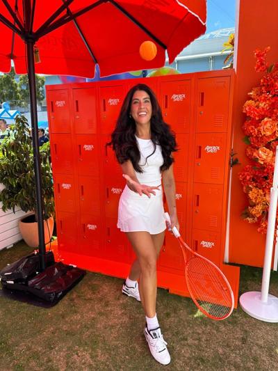 Olivia Simons, photo 2