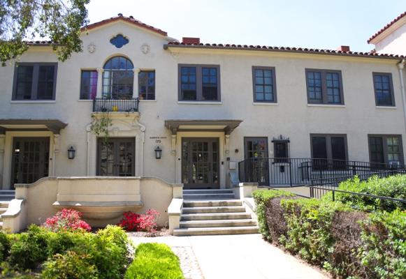 April Mayes, photo 2